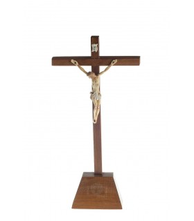 Crucifixo de Madeira com Cristo de Plástico com base 22 5 x 11 cm