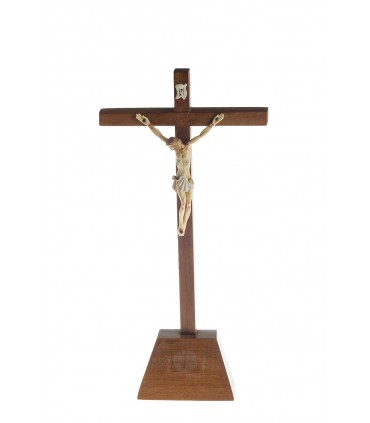 Crucifixo de Madeira com Cristo de Plástico com base 22 5 x 11 cm