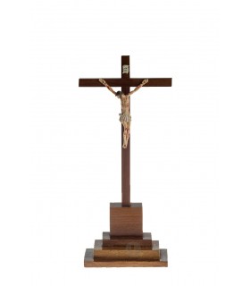 Crucifixo de Madeira com Cristo de Plástico com base 25 x 11 cm