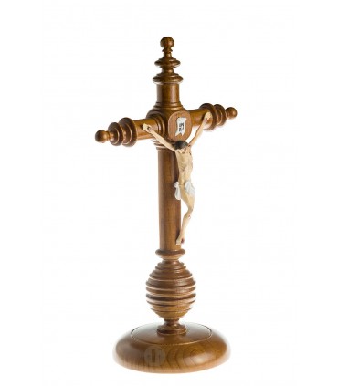 Cruxifixo de Madeira, com Cristo de Plástico, 30x17cm