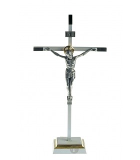 Crucifixo de Metal Prateado com base 22 x 11 5 cm